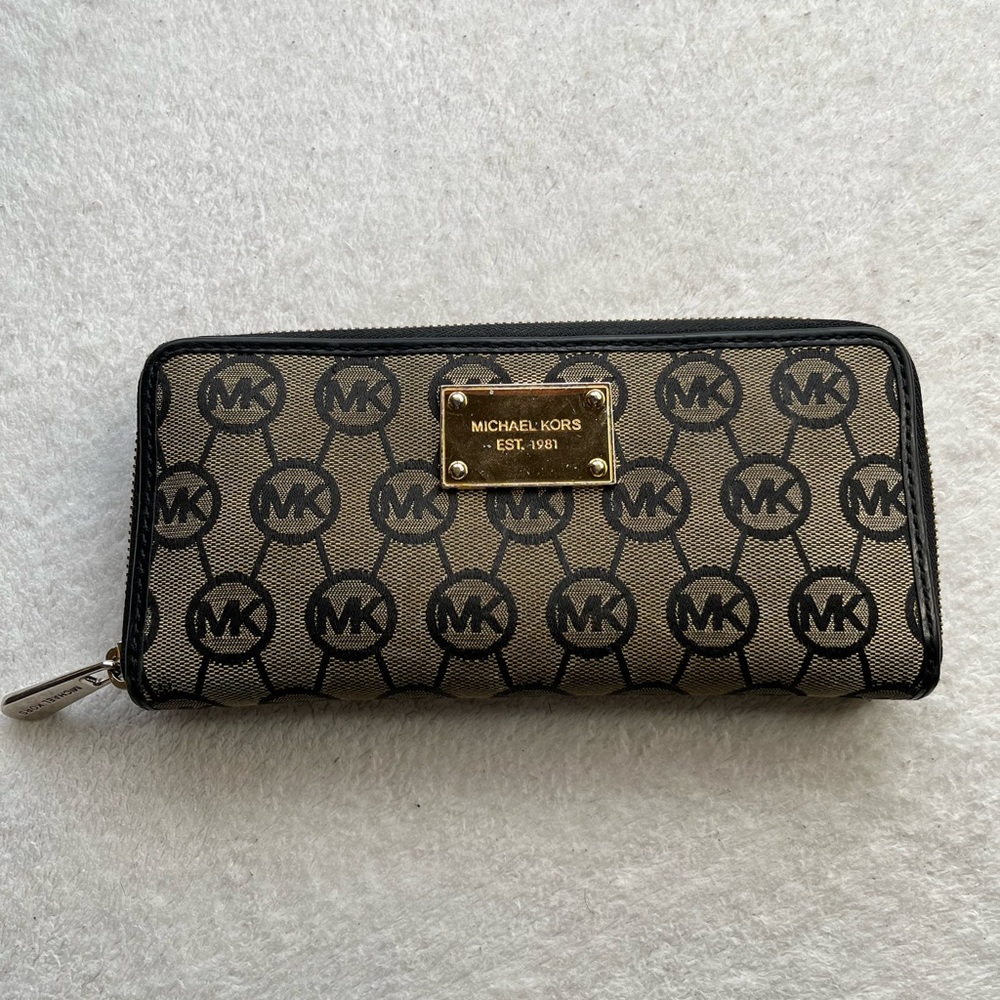 Michael kors wallet